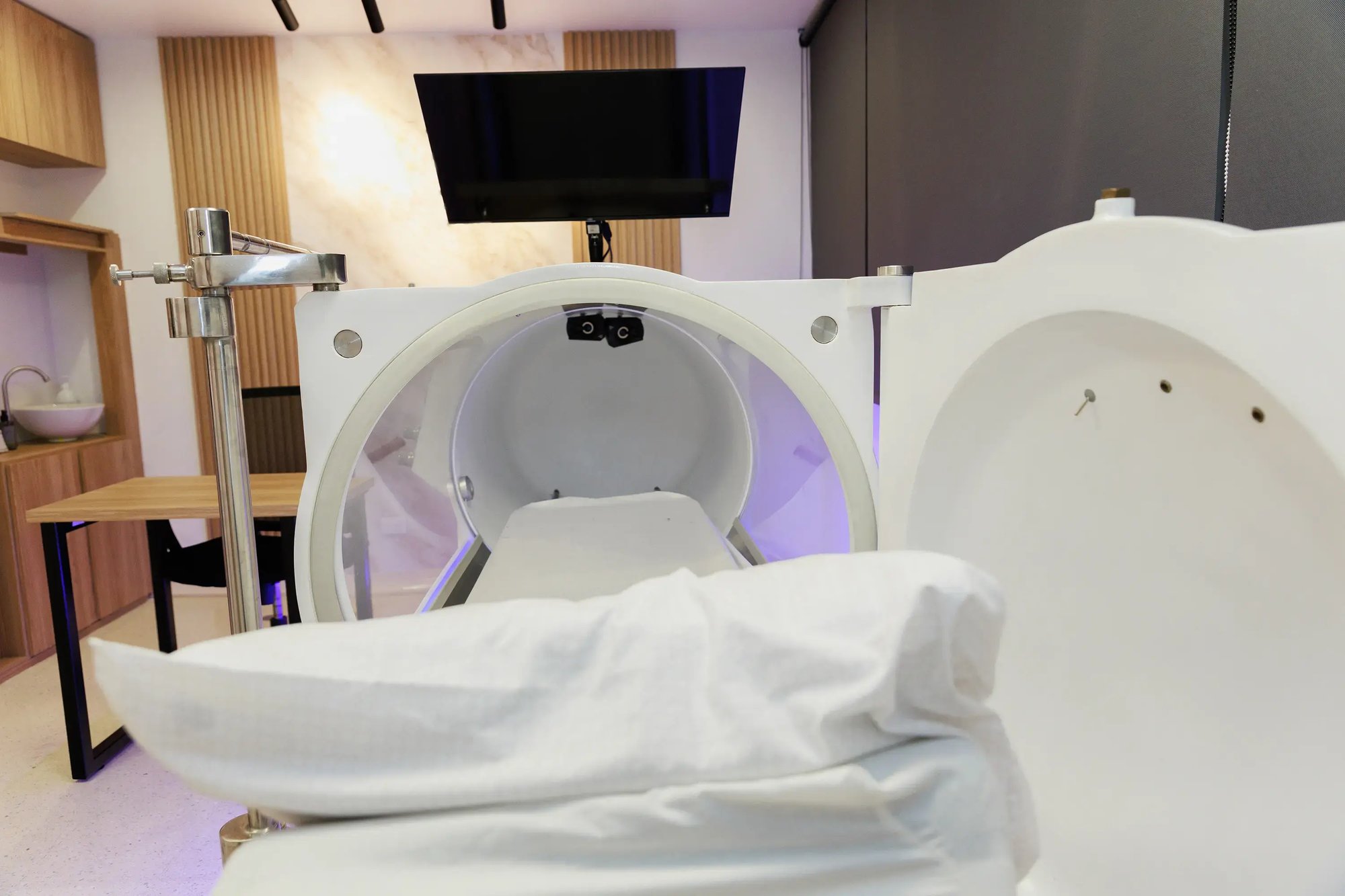 longevity_hyperbaric-oxygen-chamber-clinic