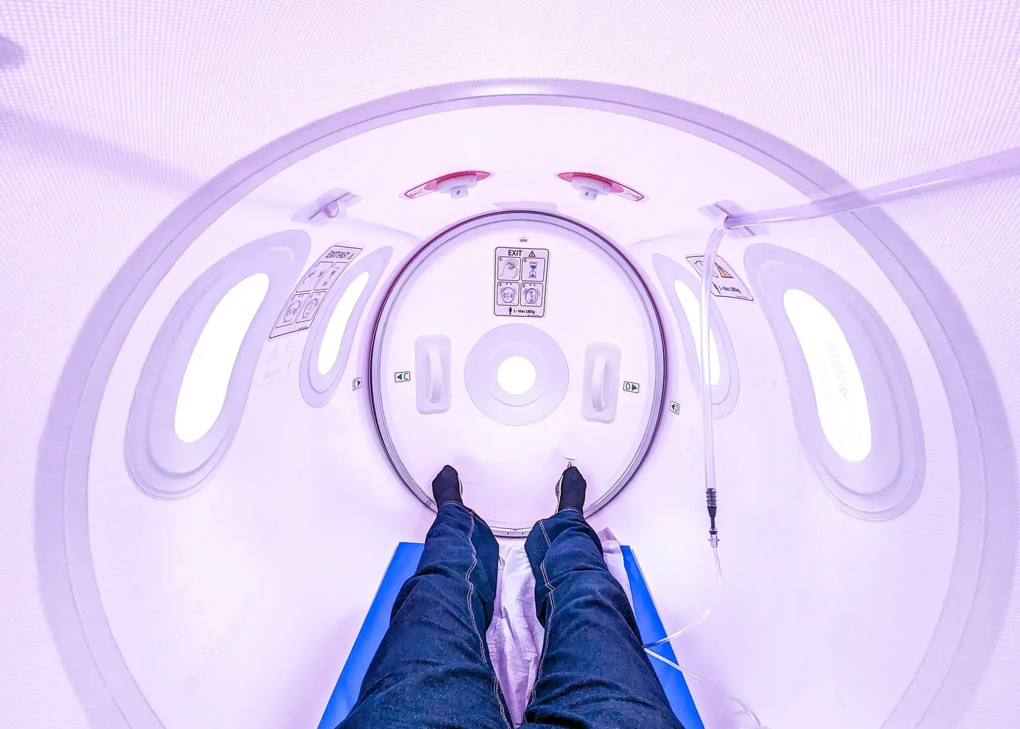 longevity_hyperbaric-oxygen-chamber-inside