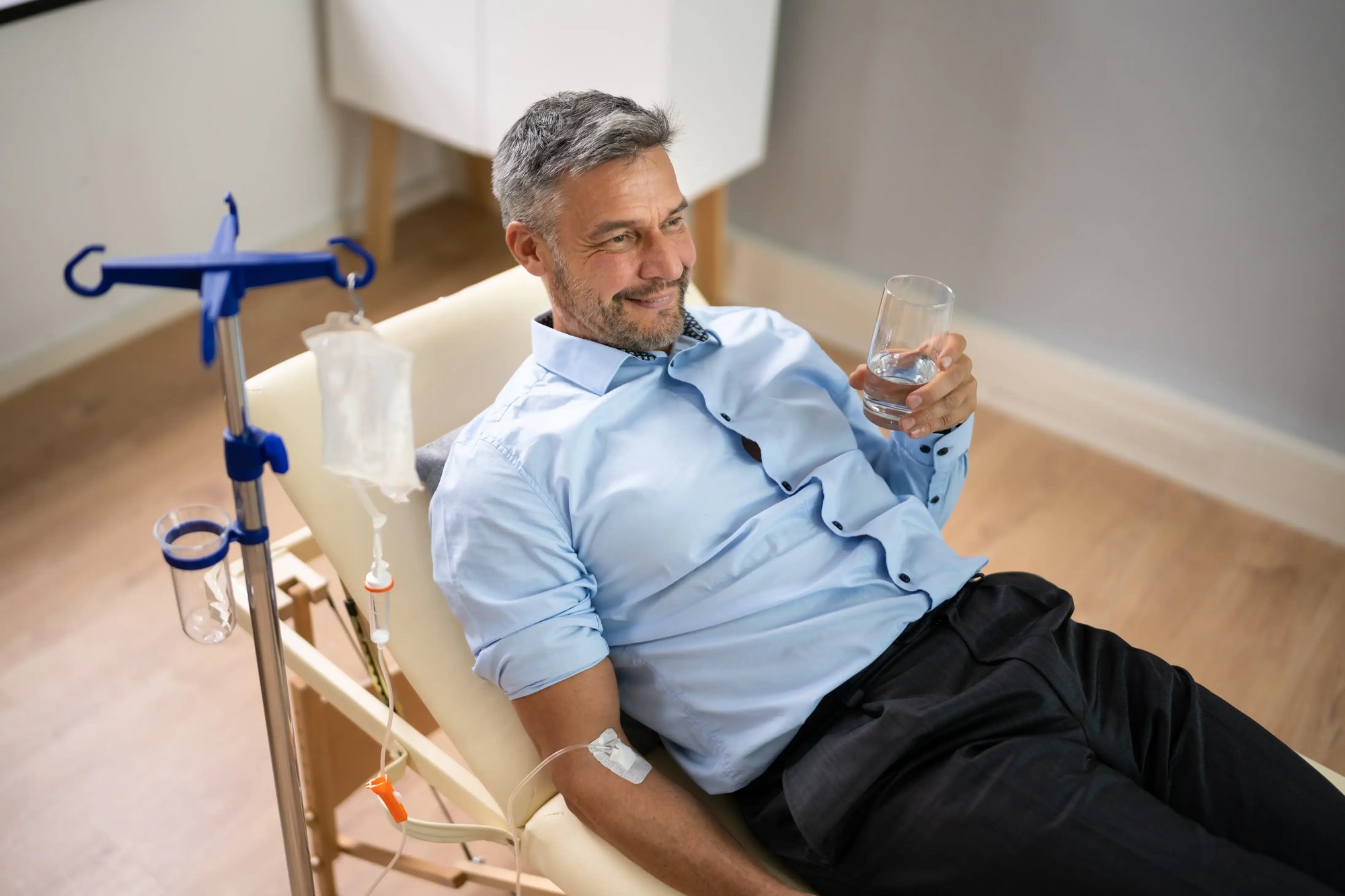 longevity_iv-drip-infusion-ozone-therapy-man