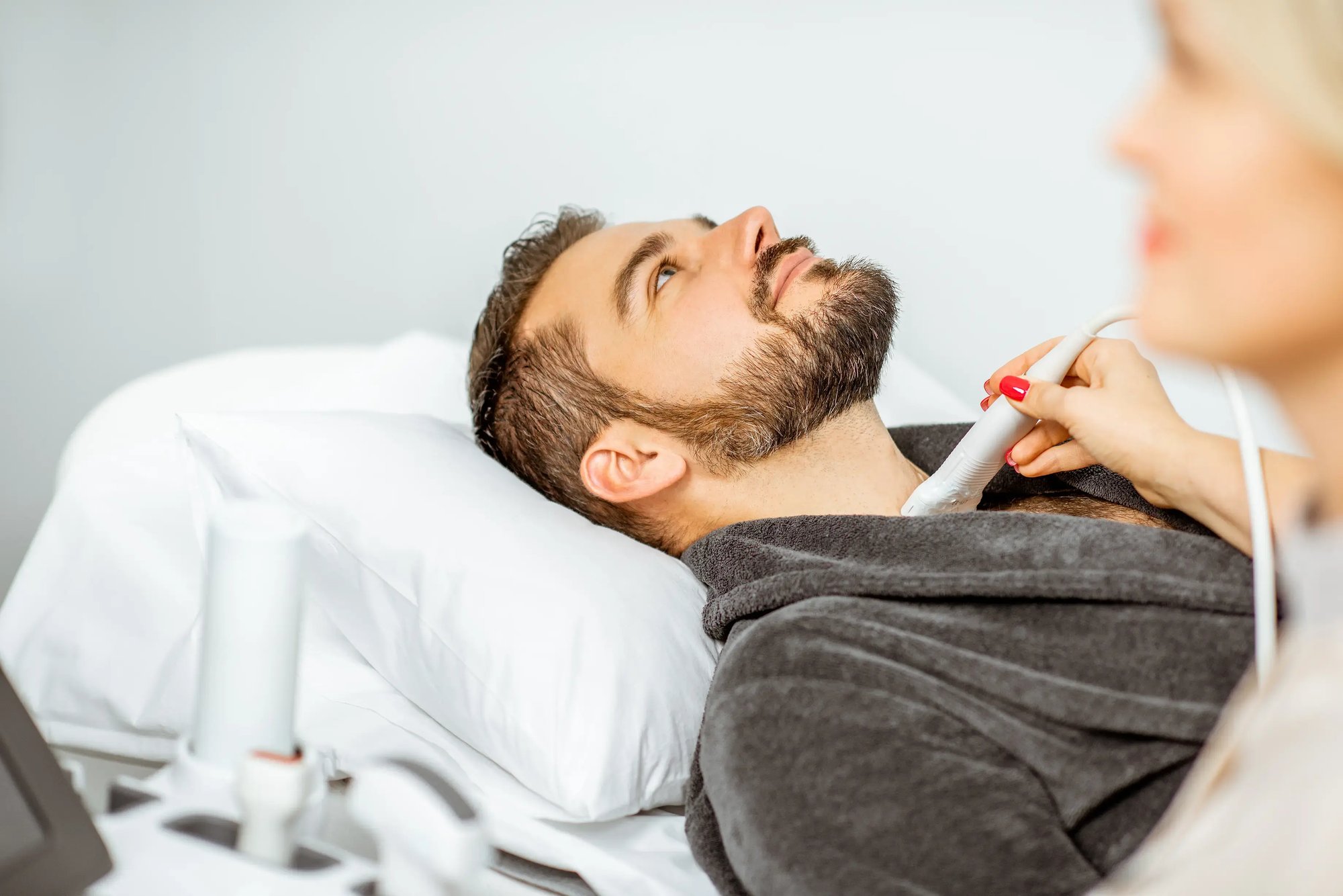 thyroid-health_doctor-thyroid-examination-male-patient