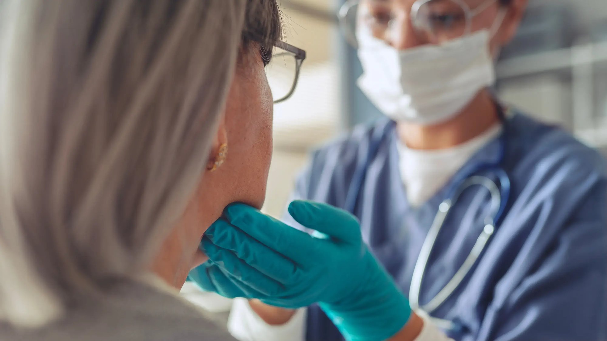 thyroid-health_woman-doctor-throat-examination