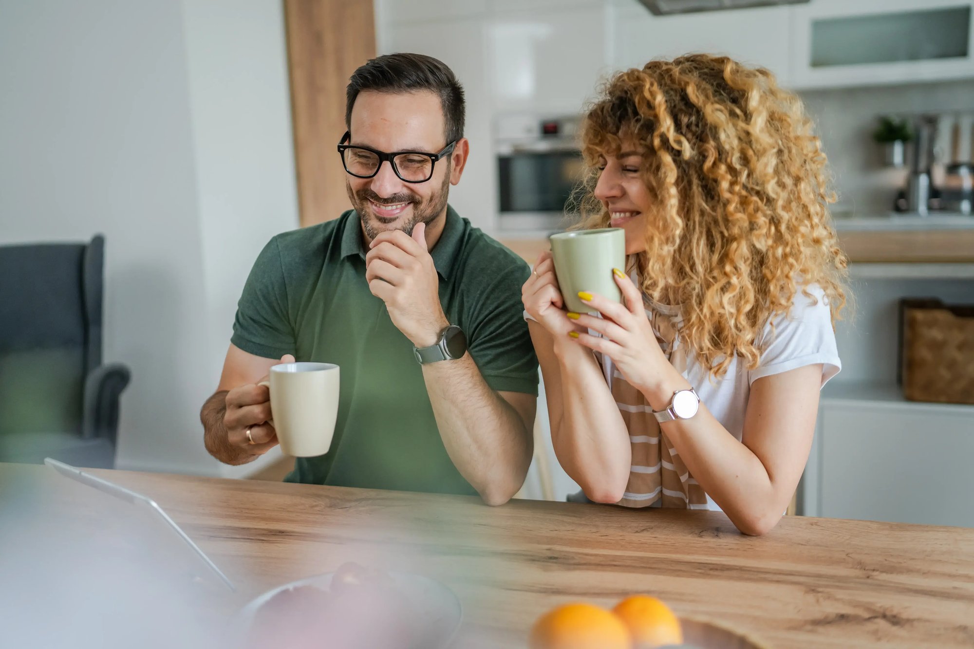 weight-loss_healthy-young-couple-enjoying-tea-diet