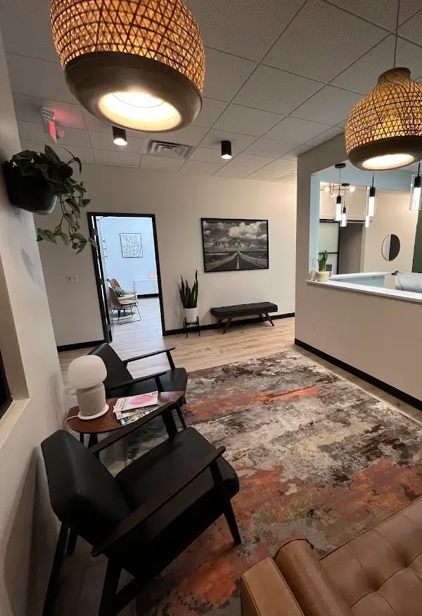 hhs_waiting-room_600x875 hhs_waiting-room_600x875