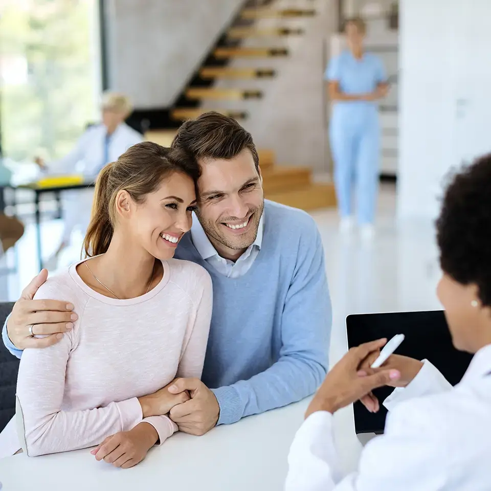 hormone-health_fertility_happy-couple-consultation-960px